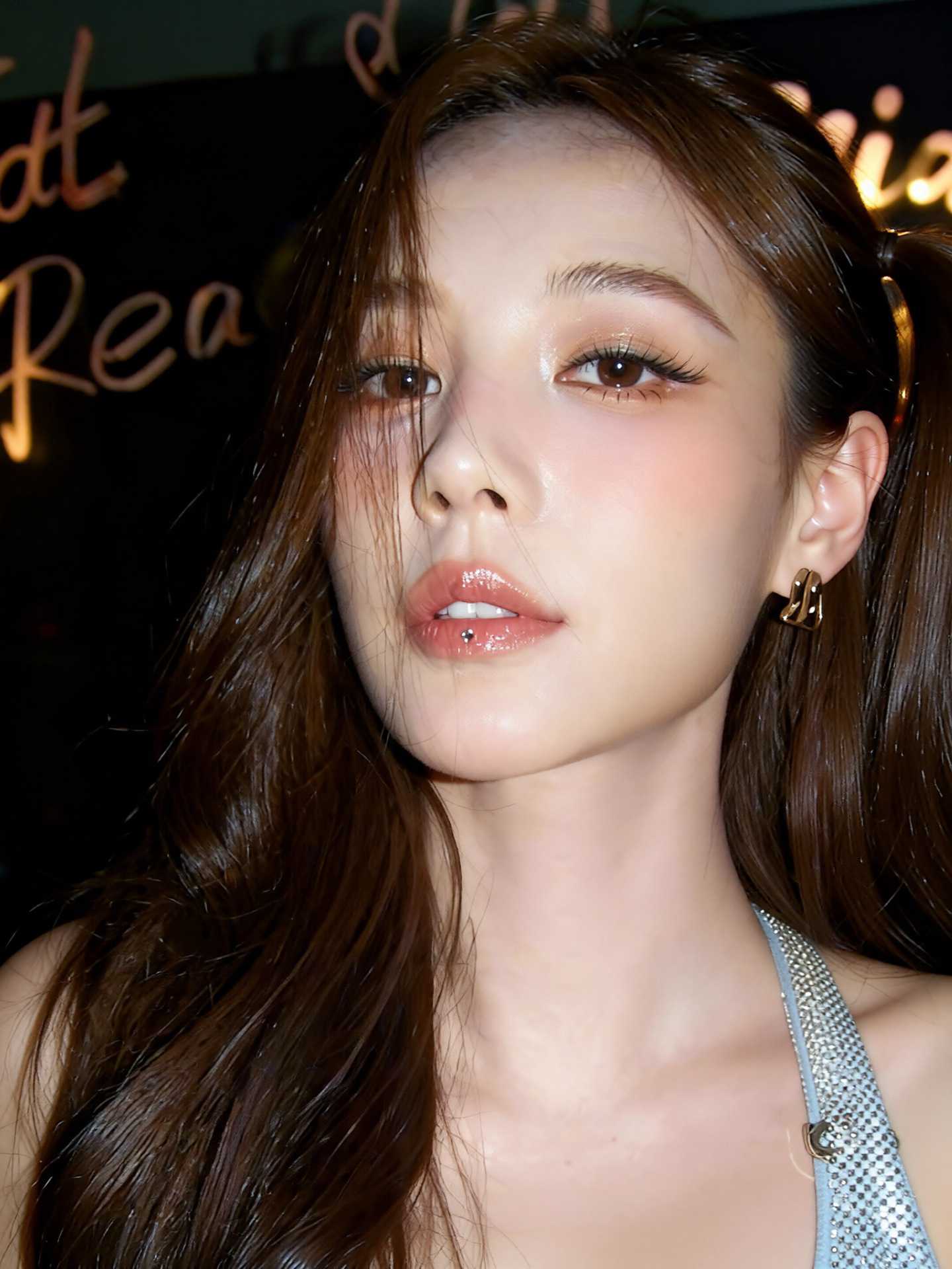 AI魔改 李一桐 潜规则男明星 前辈姐姐KTV邀约小鲜肉晚上伺候自己封面